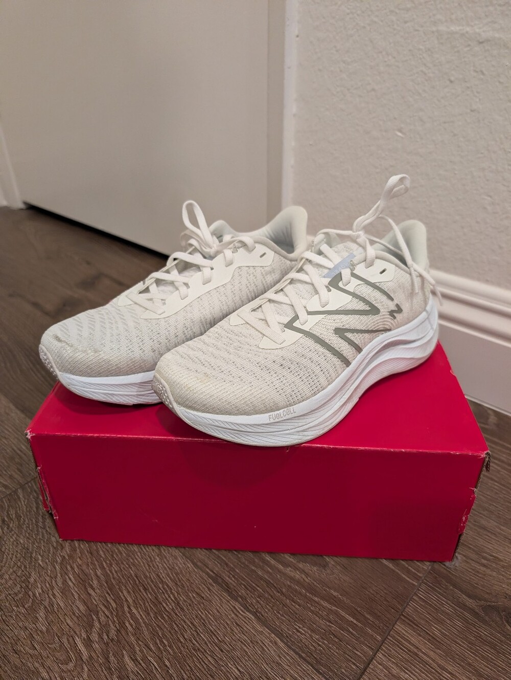 New Balance FuelCell Propel v4 Size 6.5 Women